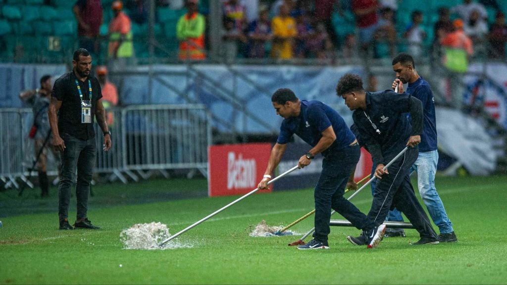 Após pausa por chuvas, Bahia vira sobre Fluminense e vence primeira no Brasileirão