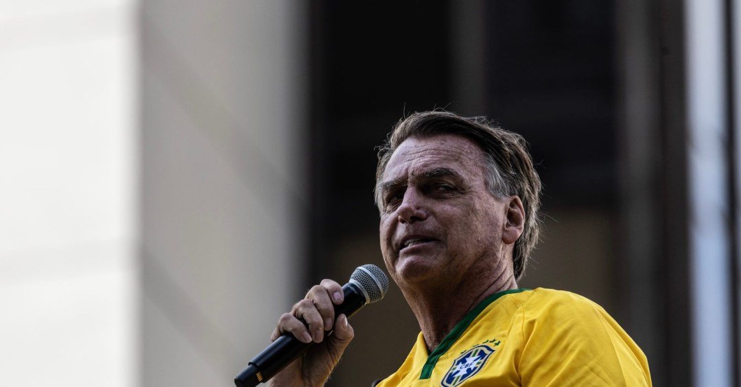 Bolsonaro volta a ser internado em Manaus com quadro de erisipela