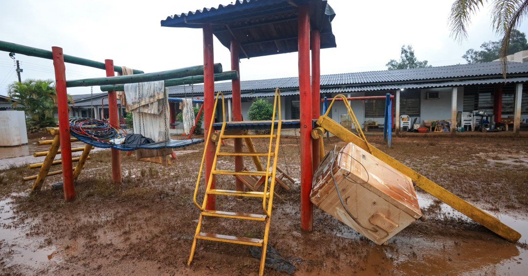 Caos provocado por chuvas ainda mantém 30% dos alunos sem aula no RS