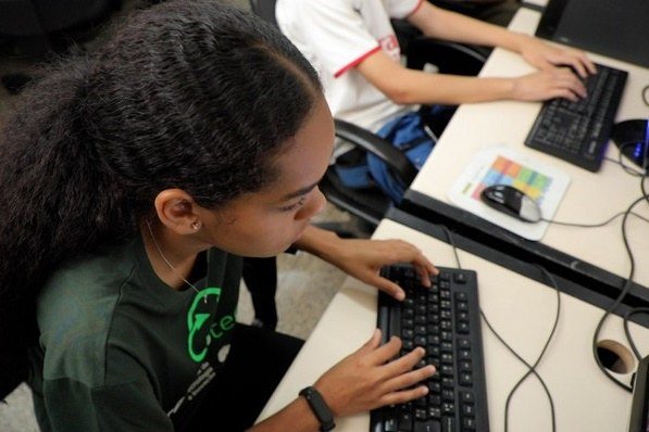 Projeto piloto leva internet a 94,9% de escolas públicas selecionadas