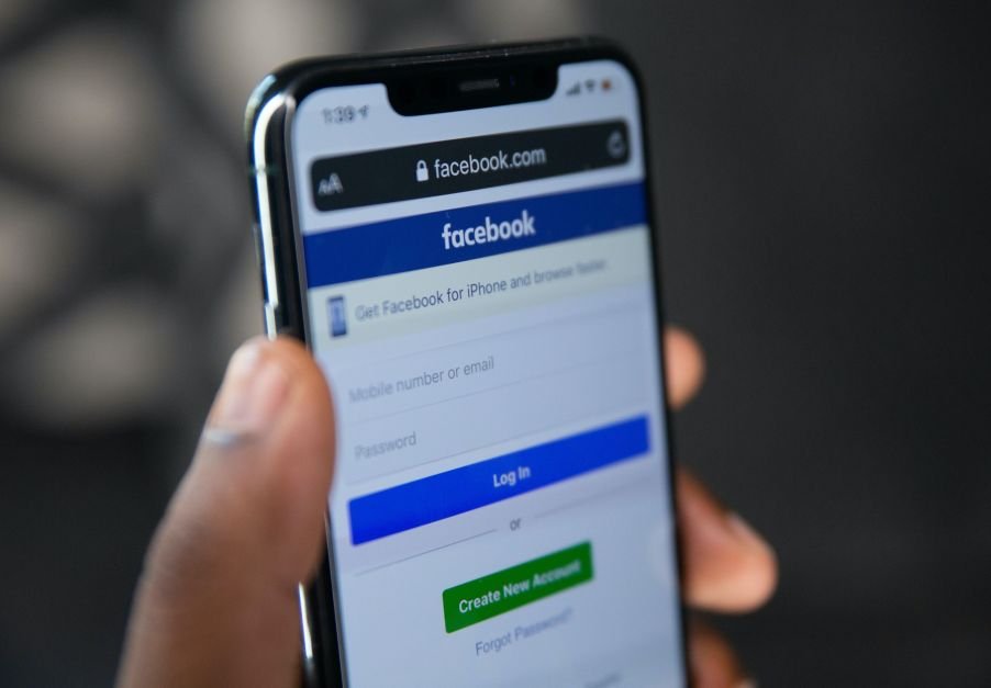 Mulher é condenada por ofensa racista no Facebook