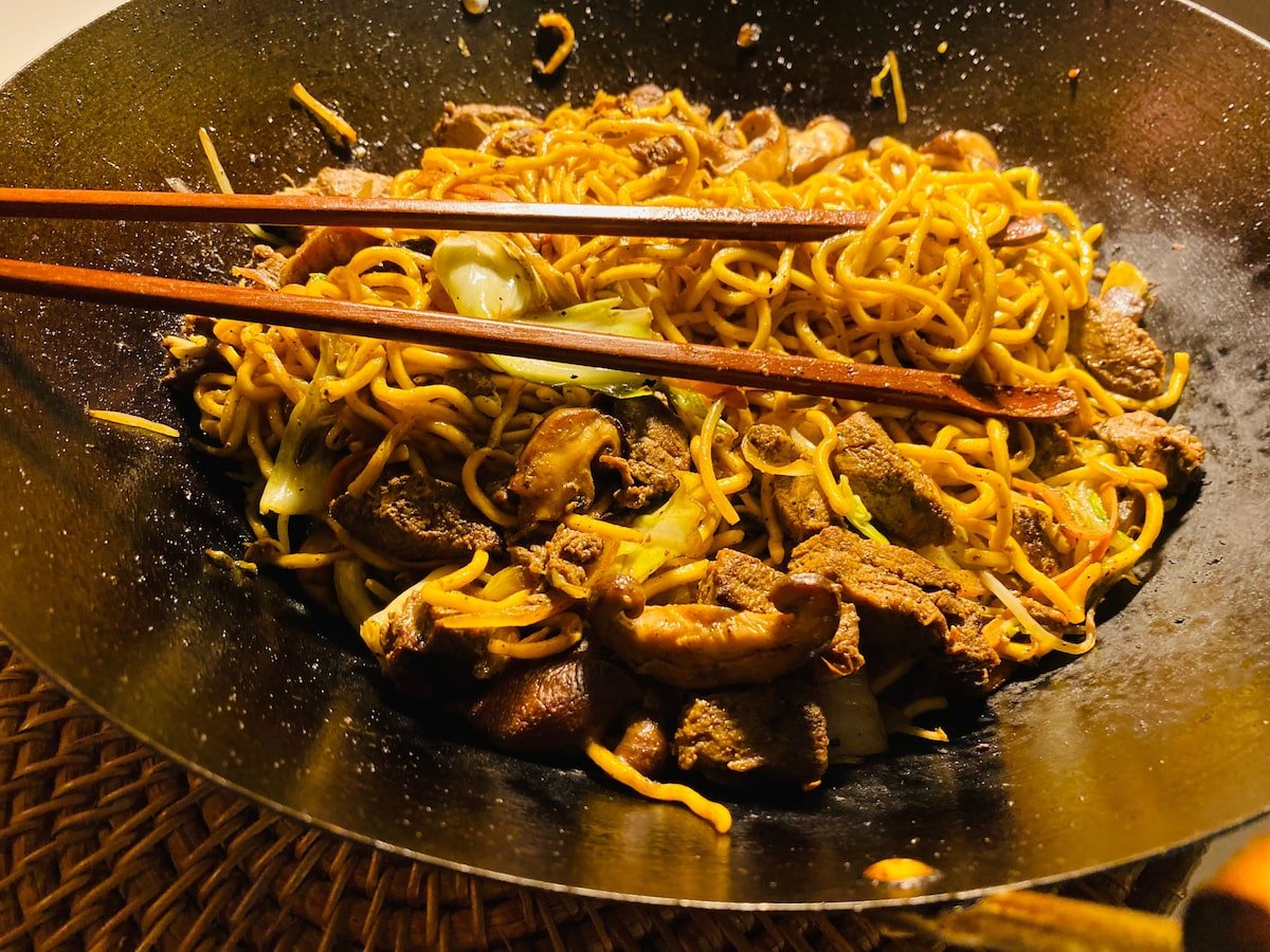 Onde comer yakisoba em SP? Veja 2 restaurantes na Liberdade