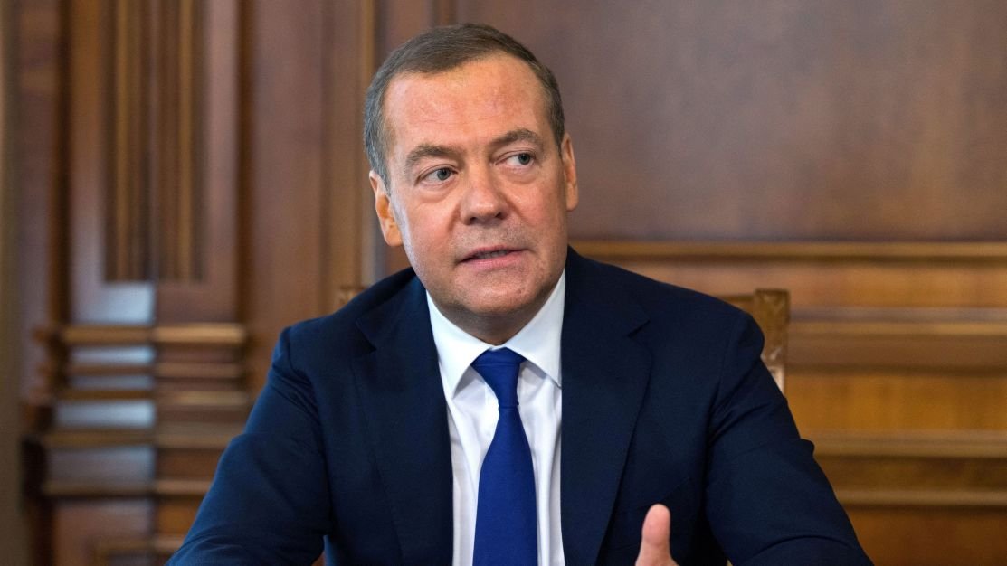 Não haverá negociações até que Ucrânia seja “completamente derrotada,“ diz ex-presidente Medvedev