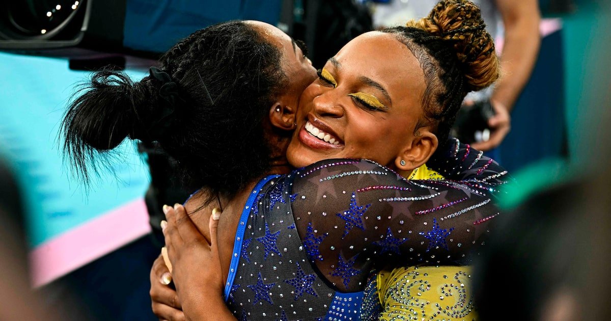 Olimpíadas 2024: Biles posta TikTok em que rasga elogios a Rebeca Andrade antes da final do salto