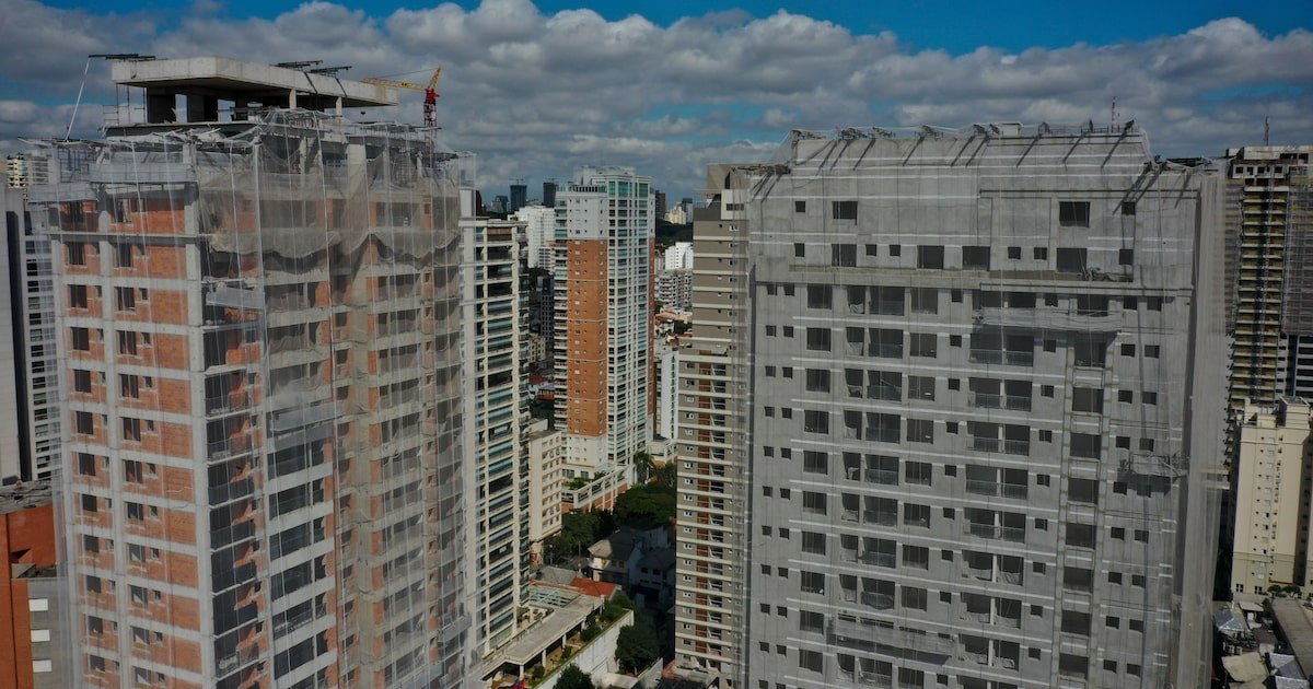 Venda de imóveis para classe média perde espaço com avanço do luxo e do Minha Casa, Minha Vida