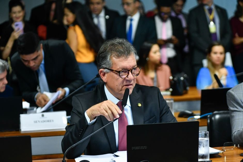 Comissão do Senado aprova projeto que incentiva transição energética