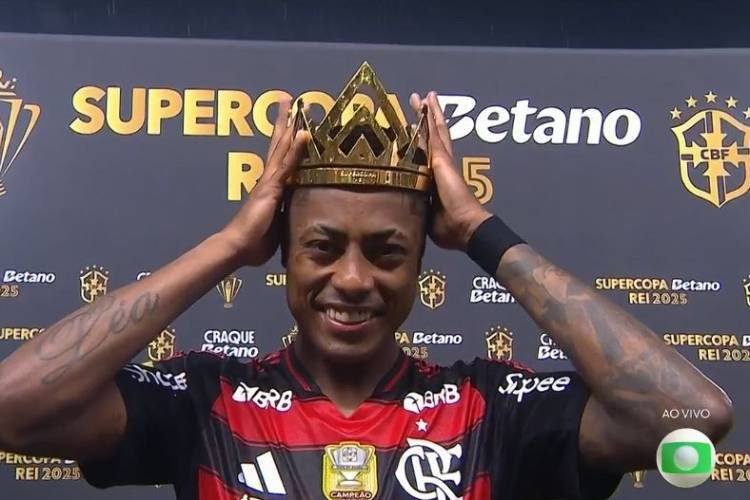 Bruno Henrique é eleito Rei da Supercopa e se emociona na Globo